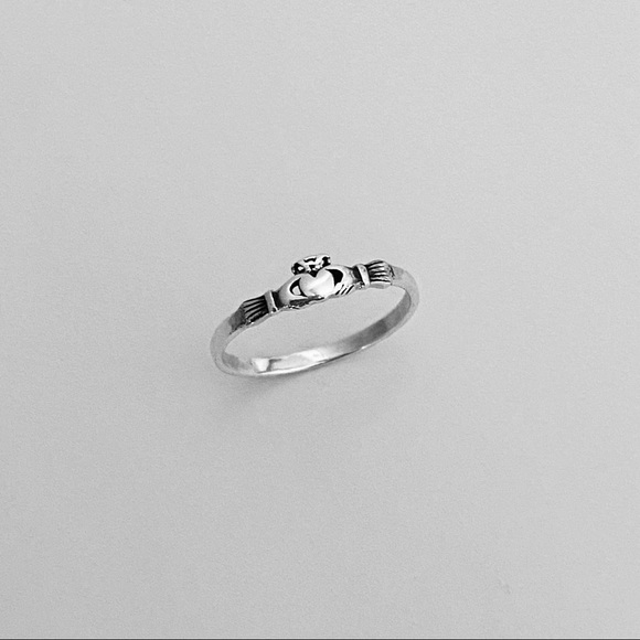💕💕TOP SELLER💕💕Silver Mini Irish Claddagh Ring, Friendship Ring, Heart Rings - Picture 8 of 11